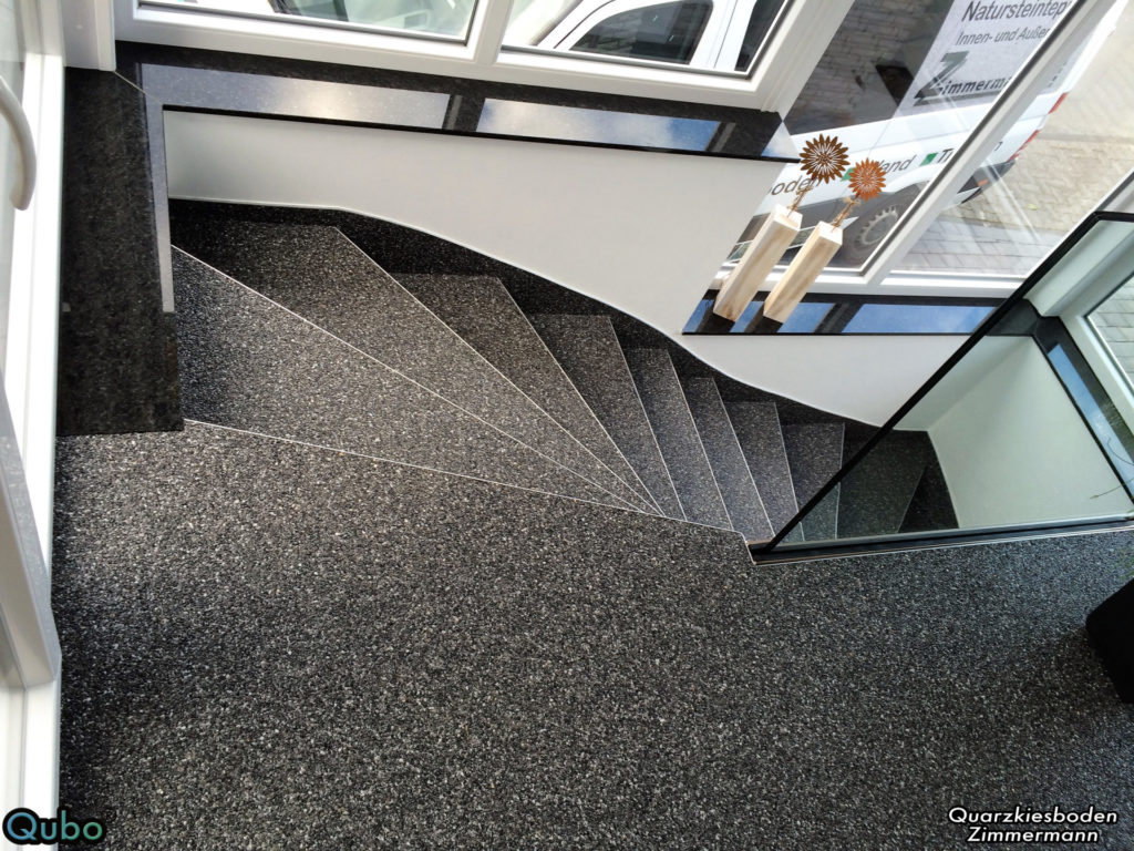 Treppe-mit-Steinteppich