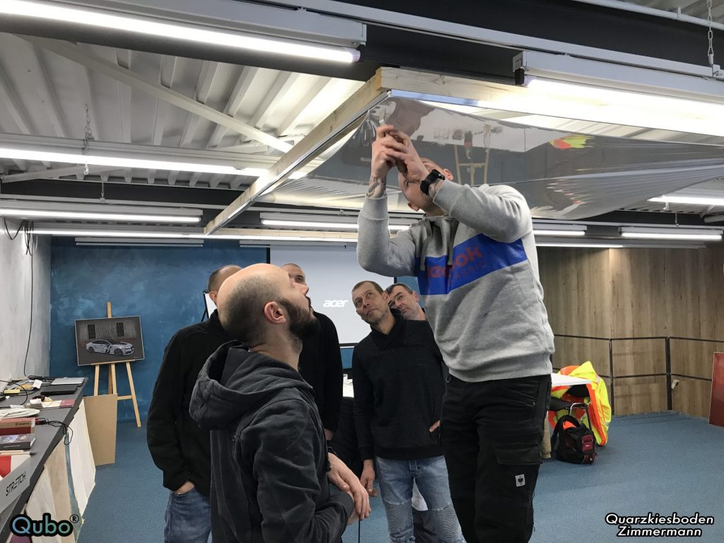 Spanndecke aufspannen
