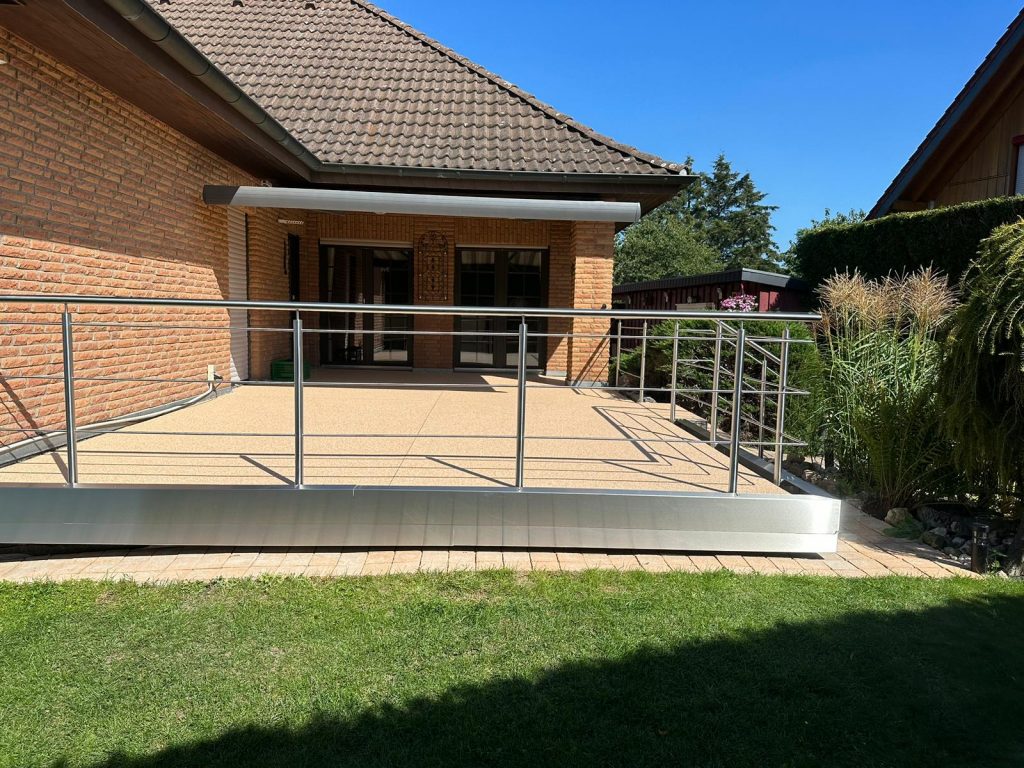 Steinteppich Terrasse mit Garten