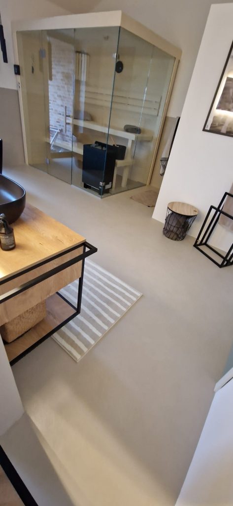 fugenloses Bad und Sauna