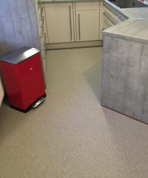 Küche mit Steinteppich